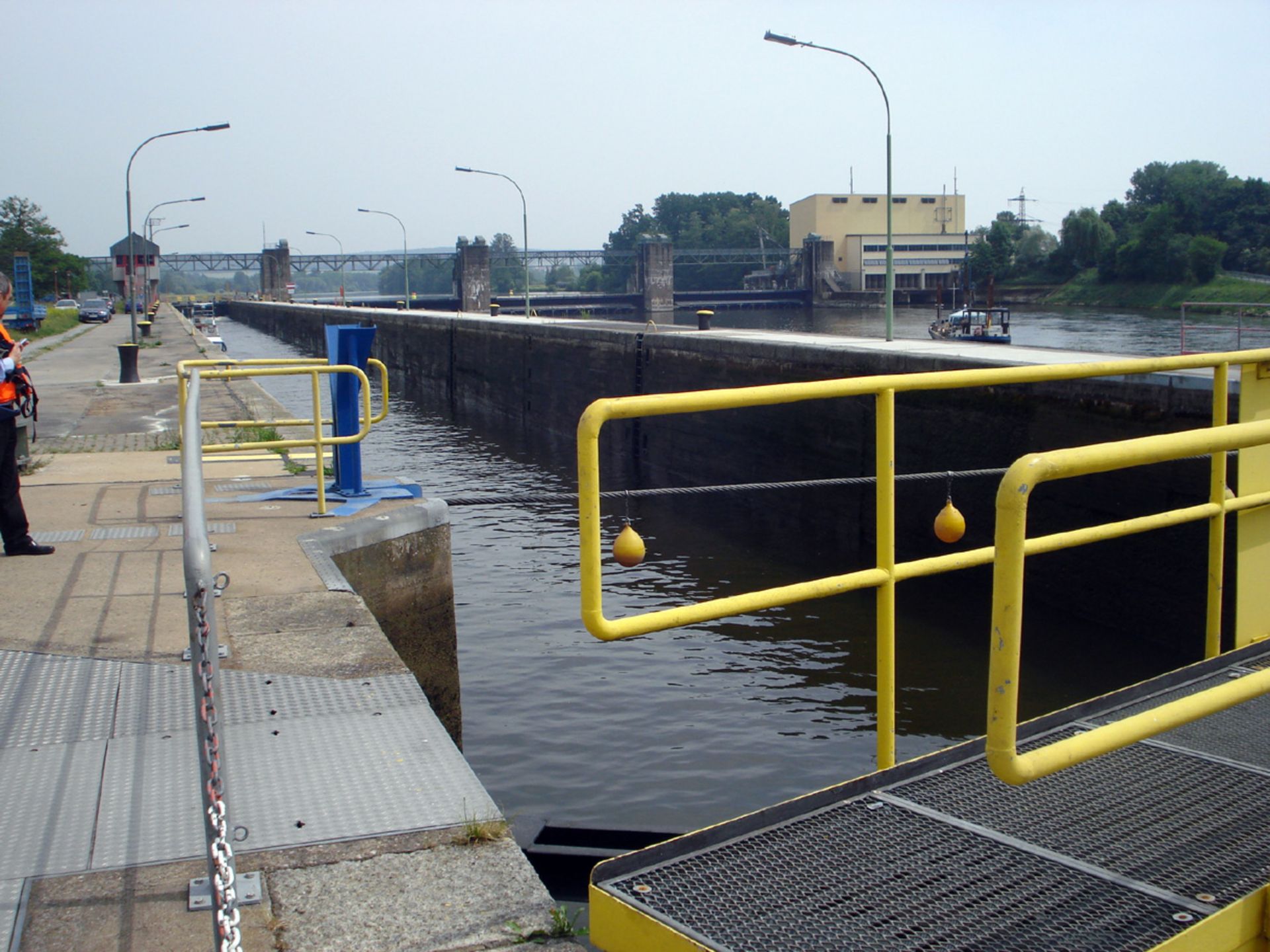 Lock and top gate at downstream level
